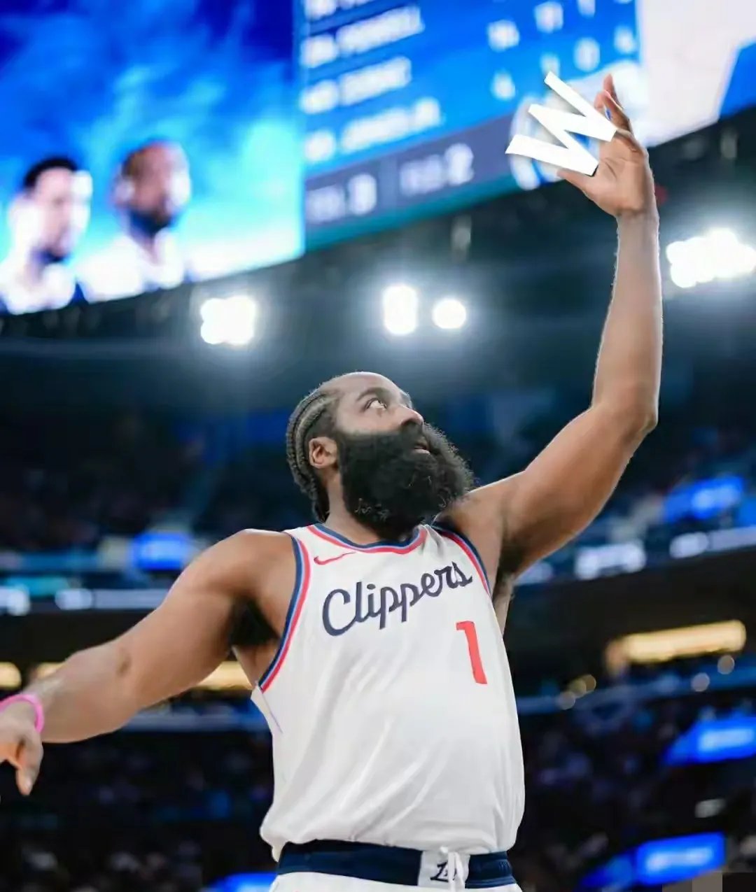 哈登重返赛场，持续失利首场状态出色，切尔西观众沸腾！