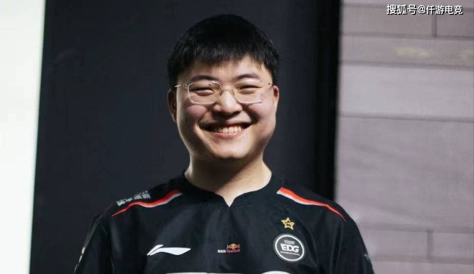 开云-Uzi在G2比赛中持续失利，领先优势明显引发热议！-开云