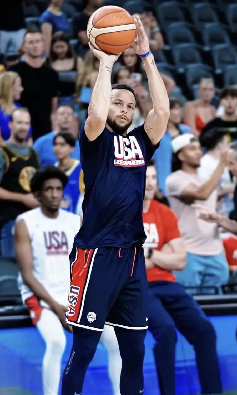 开云-库里迎来十五赛季出色发挥，G2观众热烈欢呼！全场沸腾不已-开云